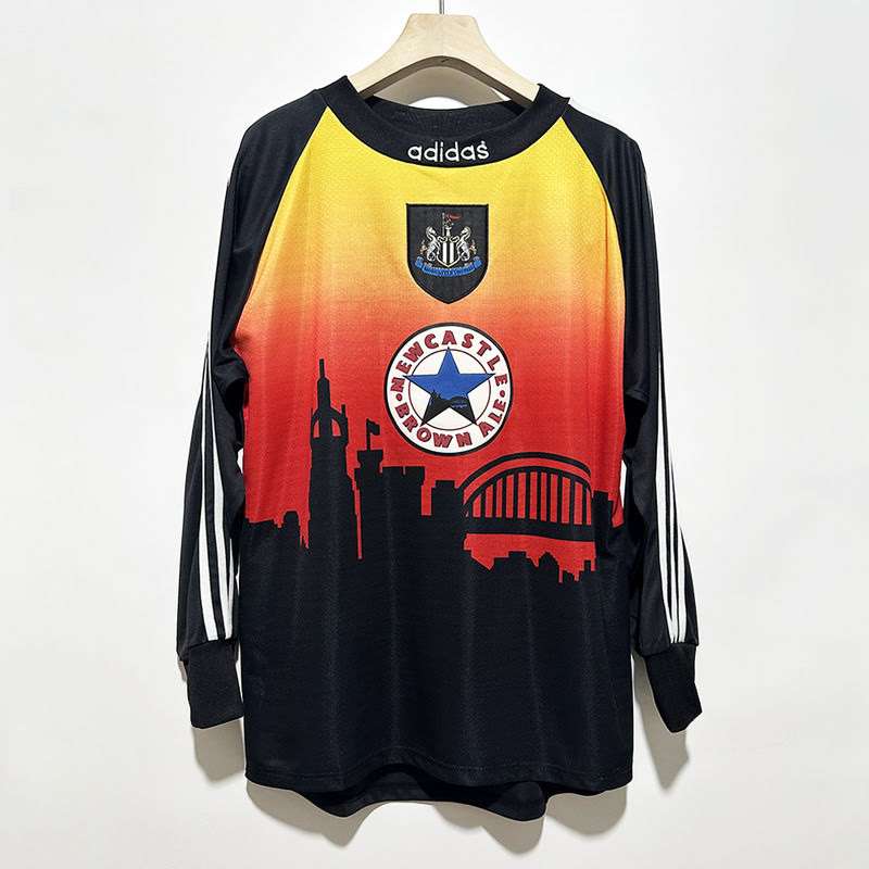 Retro 1996-97 Newcastle United GK long sleeve Size S-XXL — foto 1