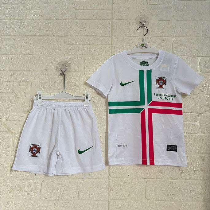 Retro kids Portugal 2012 away size︰ 16-28 — foto 1