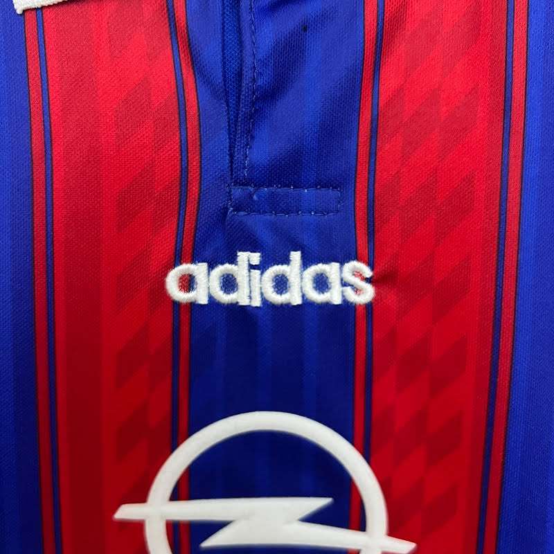 kids Bayern Munich 95∕97 Home size︰ 16-28 — foto 4