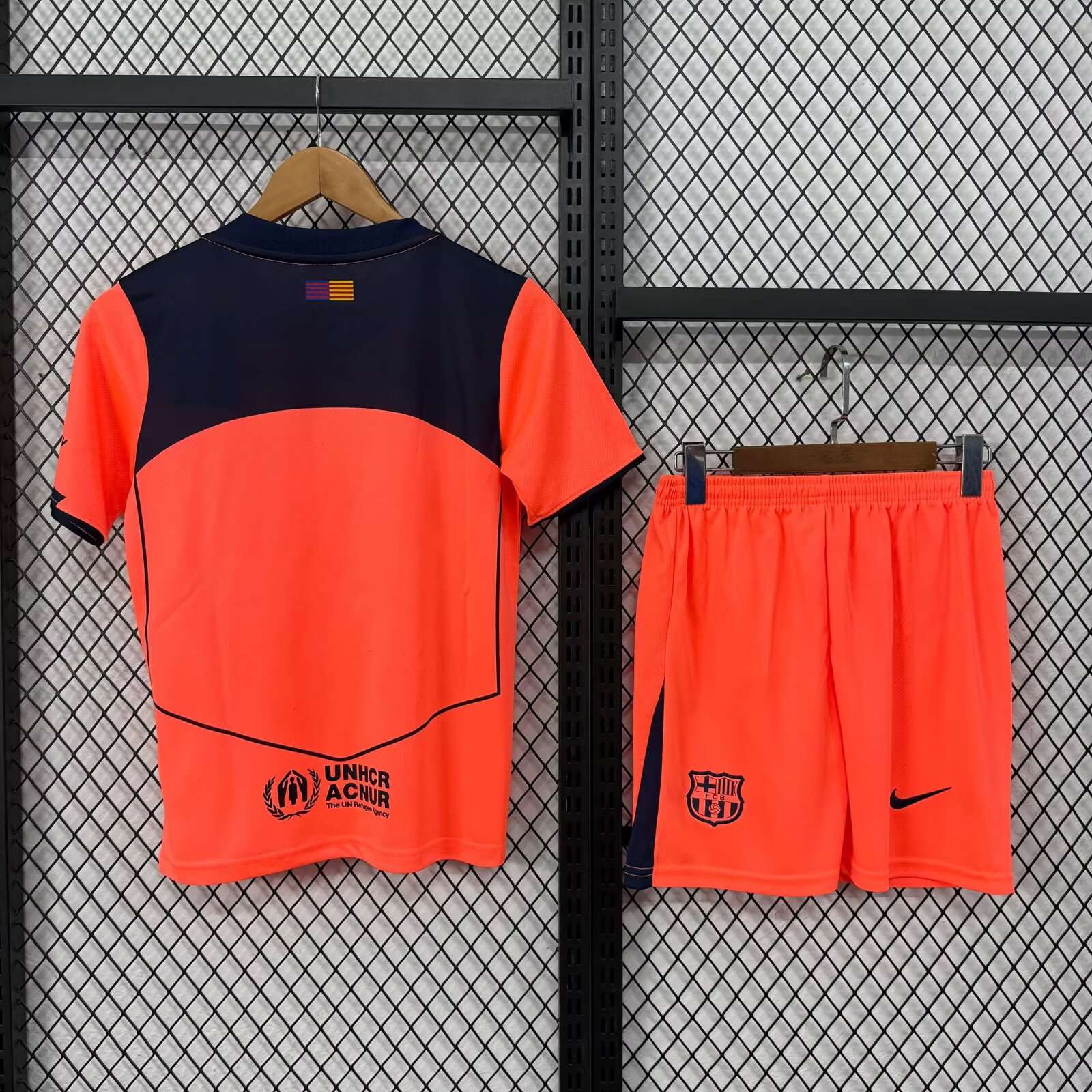 2526 kids Barcelona 2nd away 16-28 — foto 2
