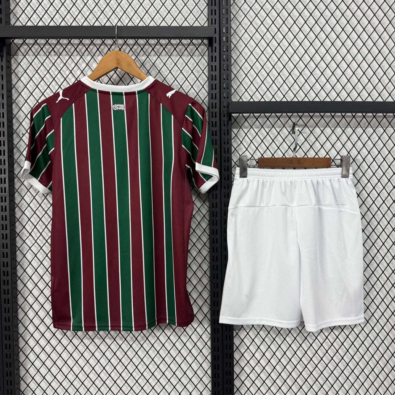 2627 kids Fluminense home game 16-18 — foto 2