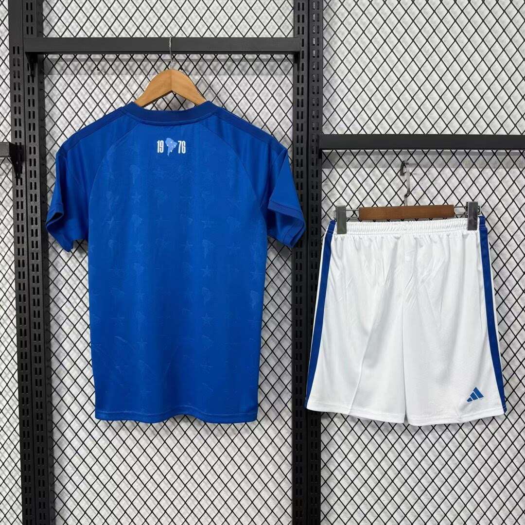 2627 kids Cruzeiro home game 16-28 — foto 2