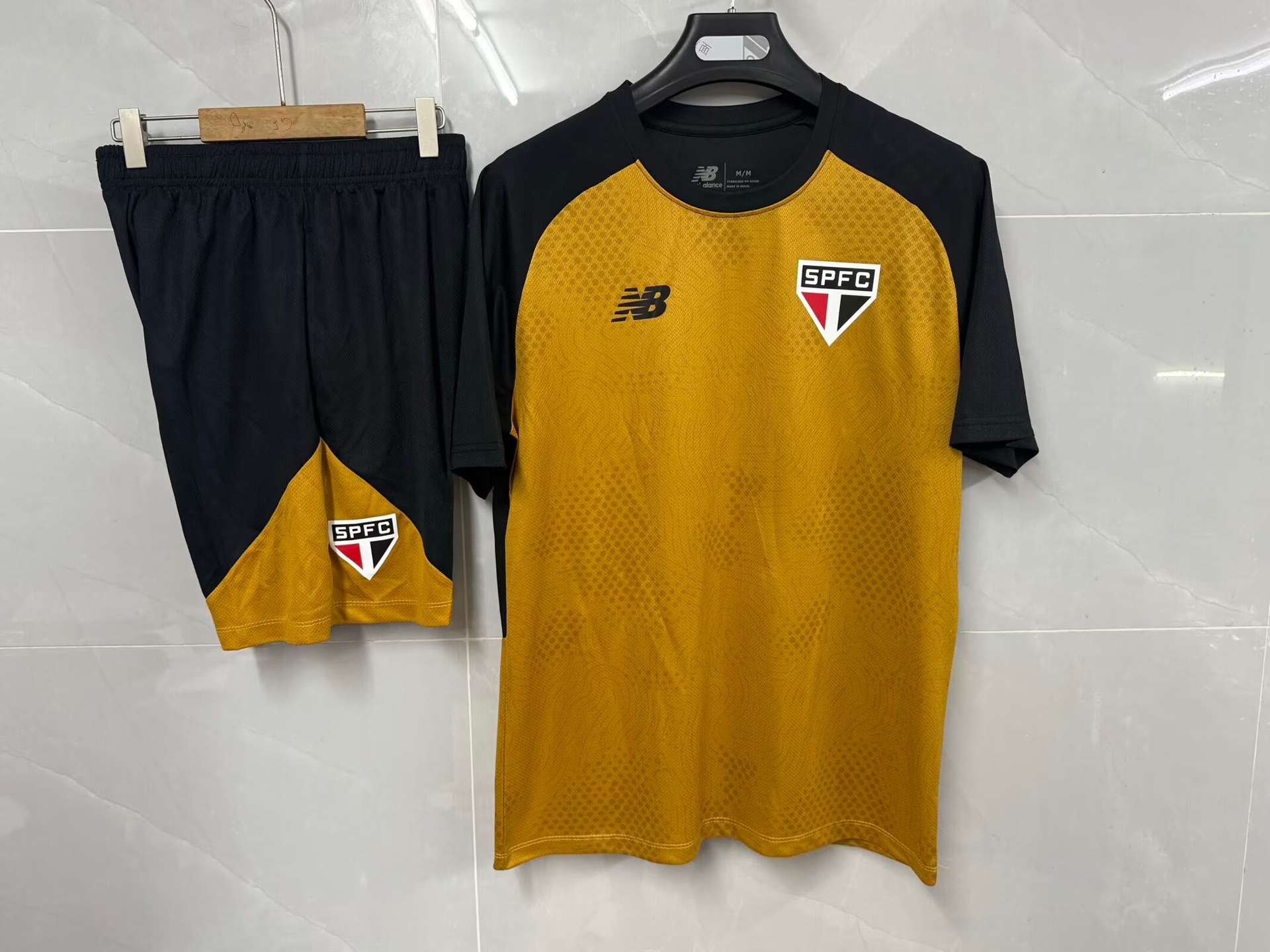 26-27 São Paulo yellow training kit: S-4XL — foto 1