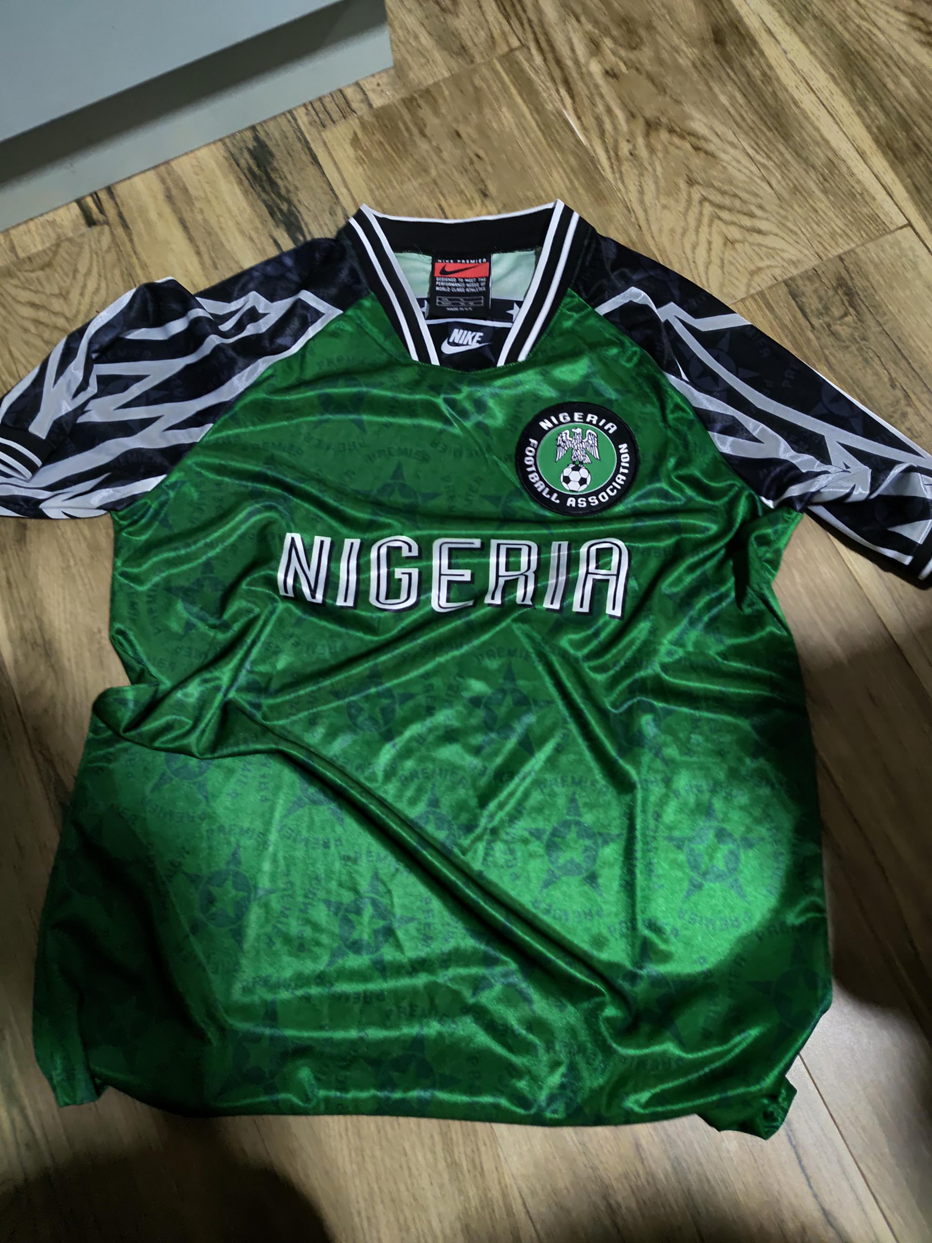 PRONTA ENTREGA Nigéria Retro