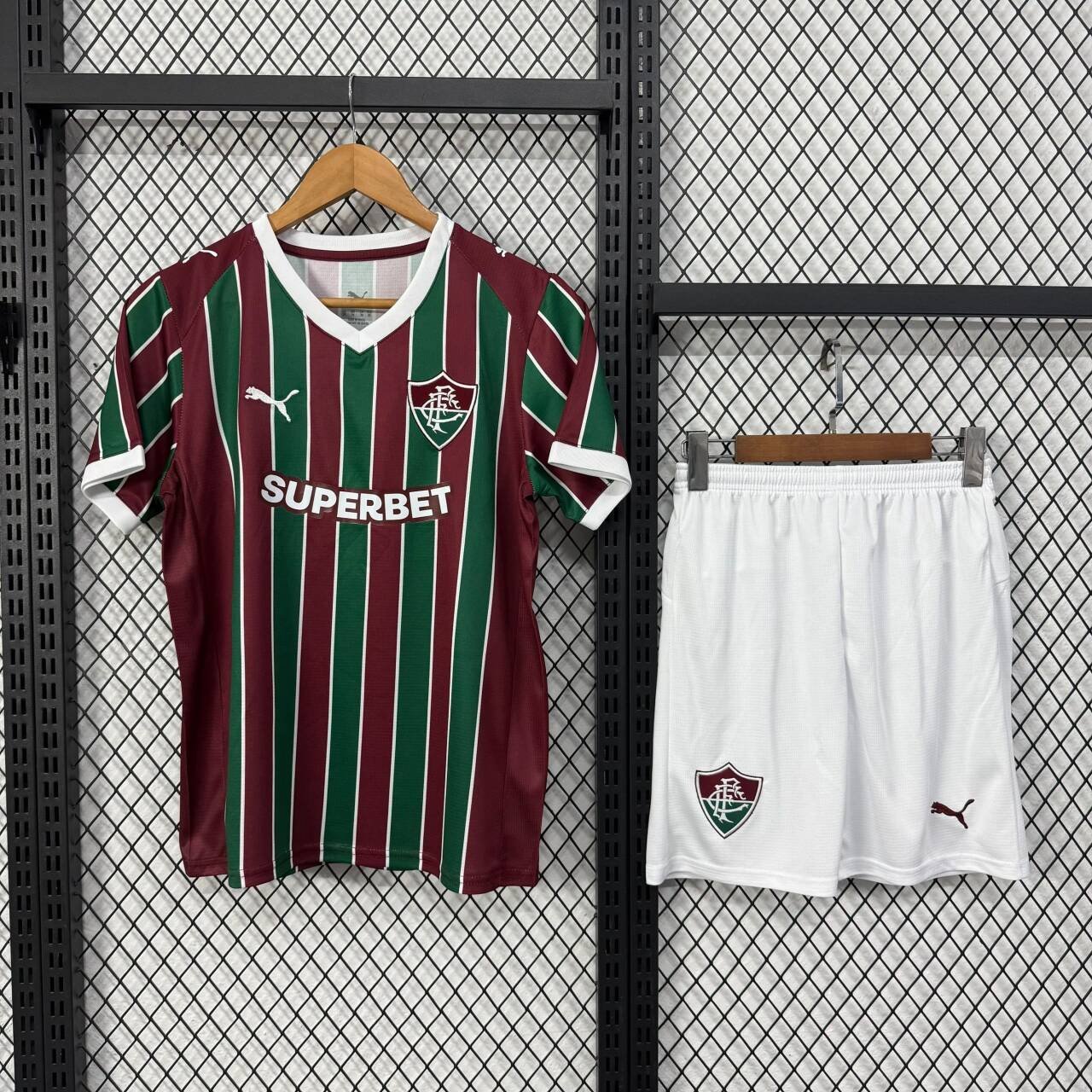 2627 kids Fluminense home game 16-18